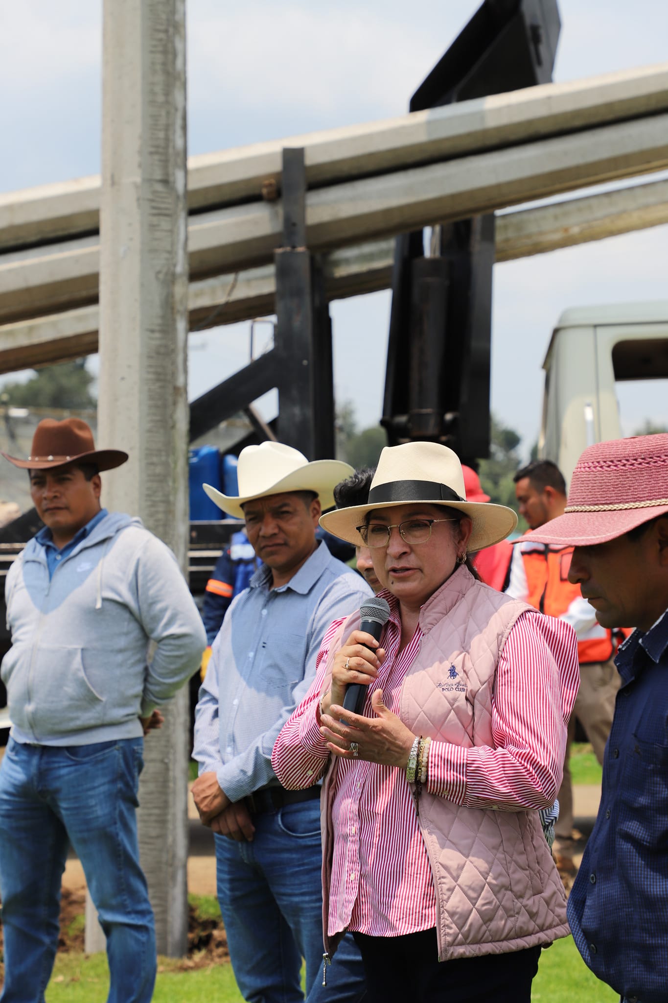 1693598909 231 En Loma del Lienzo la Presidenta Municipal Maria Luisa Carmona