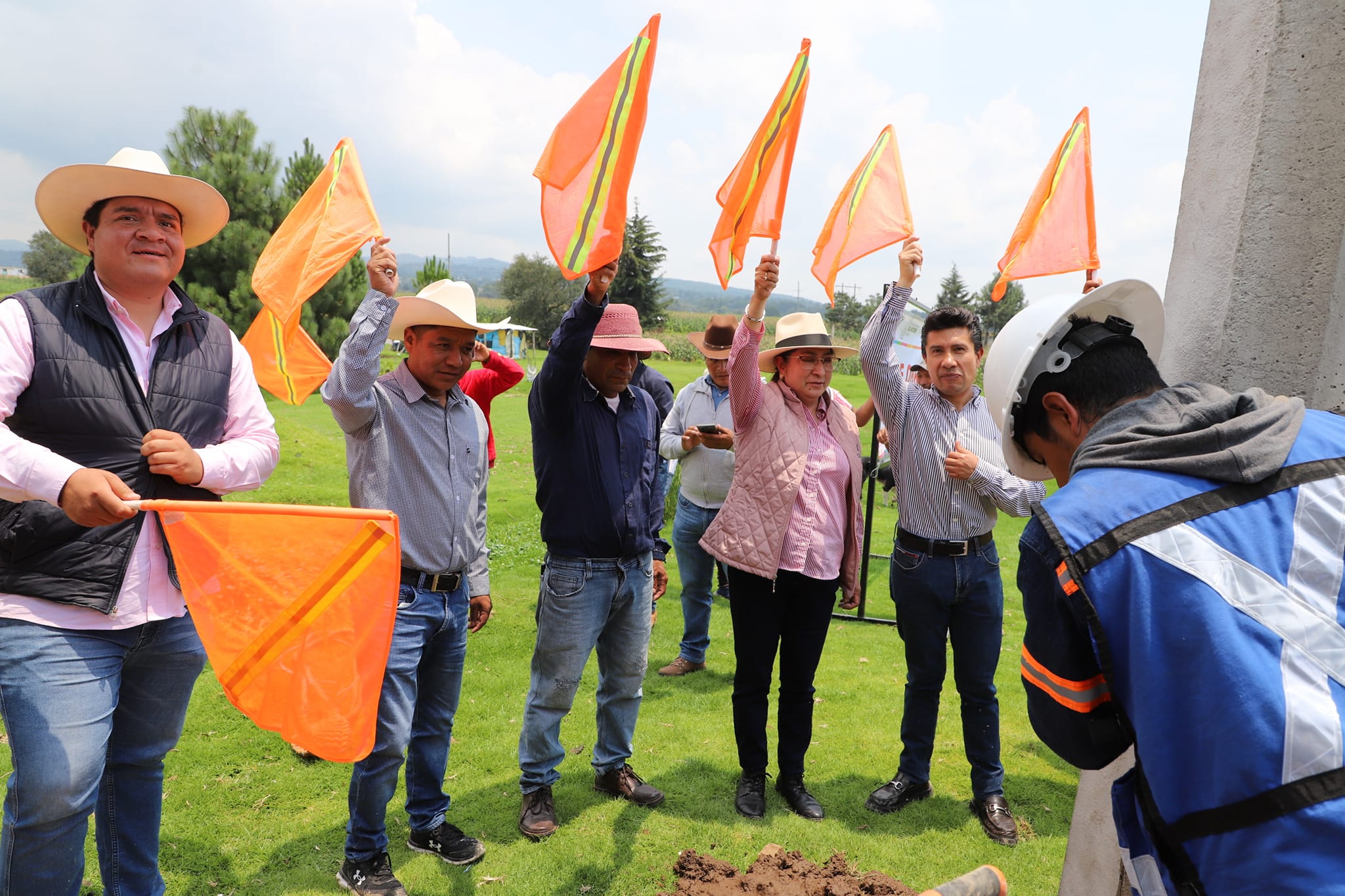 1693598917 663 En Loma del Lienzo la Presidenta Municipal Maria Luisa Carmona