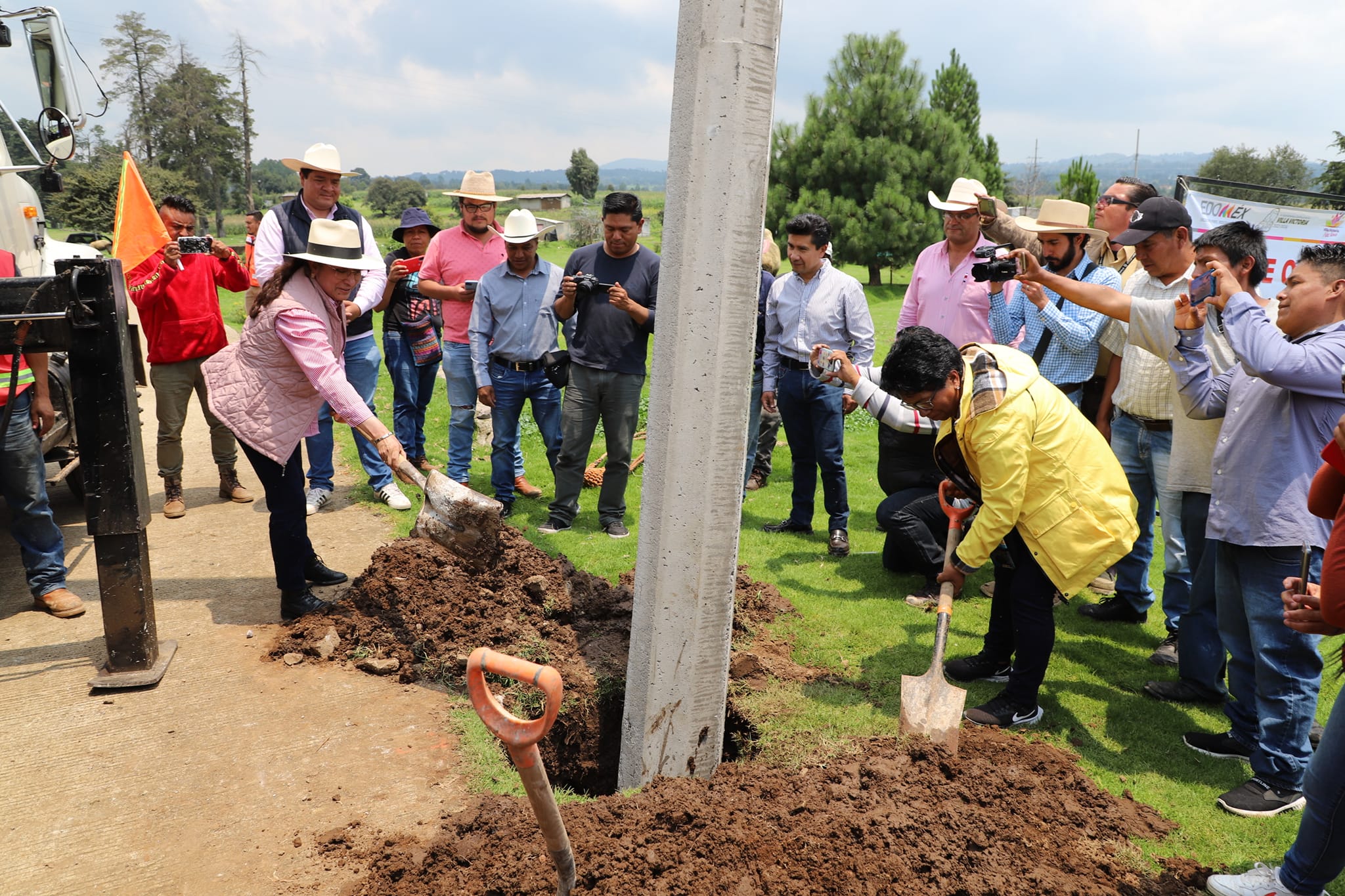 1693598921 67 En Loma del Lienzo la Presidenta Municipal Maria Luisa Carmona