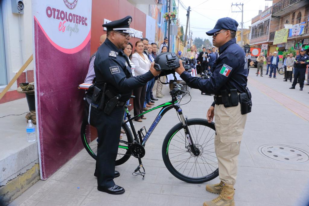 1693600340 385 Con entrega de equipamiento tactico computo y bicicletas vamos por