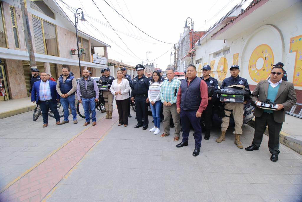 1693600344 752 Con entrega de equipamiento tactico computo y bicicletas vamos por