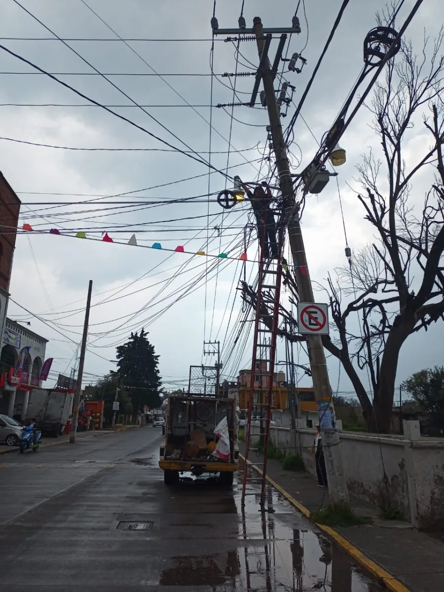 1693665291 506 Por una mejor iluminacion cambiamos y rehabilitamos lamparas en calles