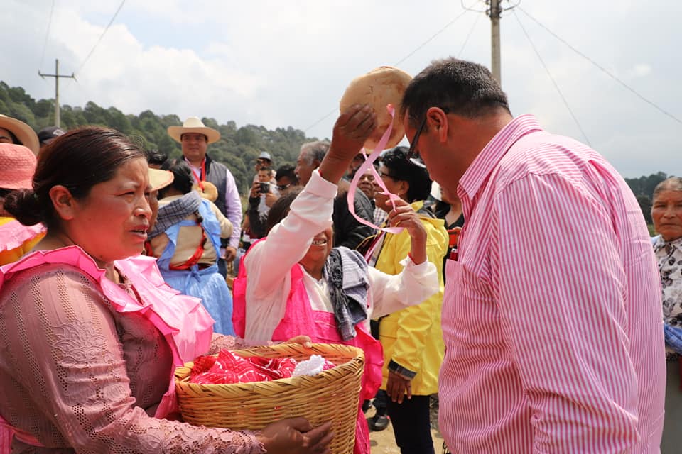 1693671145 197 Con gran entusiasmo autoridades auxiliares y habitantes de la comunidad