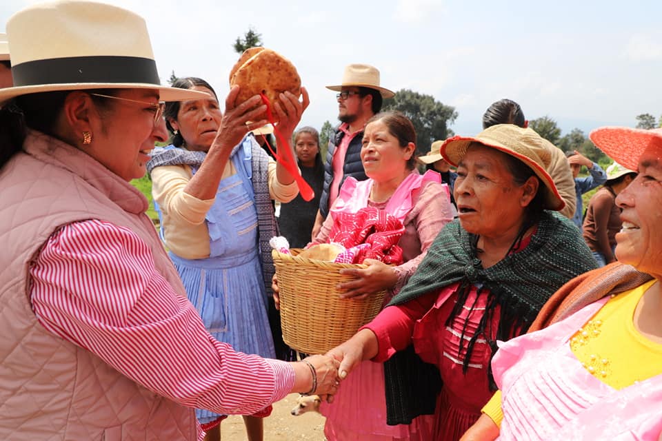 1693671168 Con gran entusiasmo autoridades auxiliares y habitantes de la comunidad