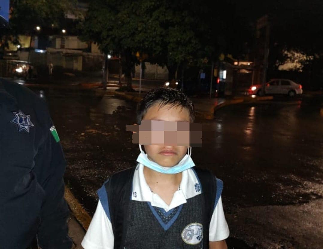 1693680032 965 Policias municipales de Naucalpan apoyaron a un adolescente de 12