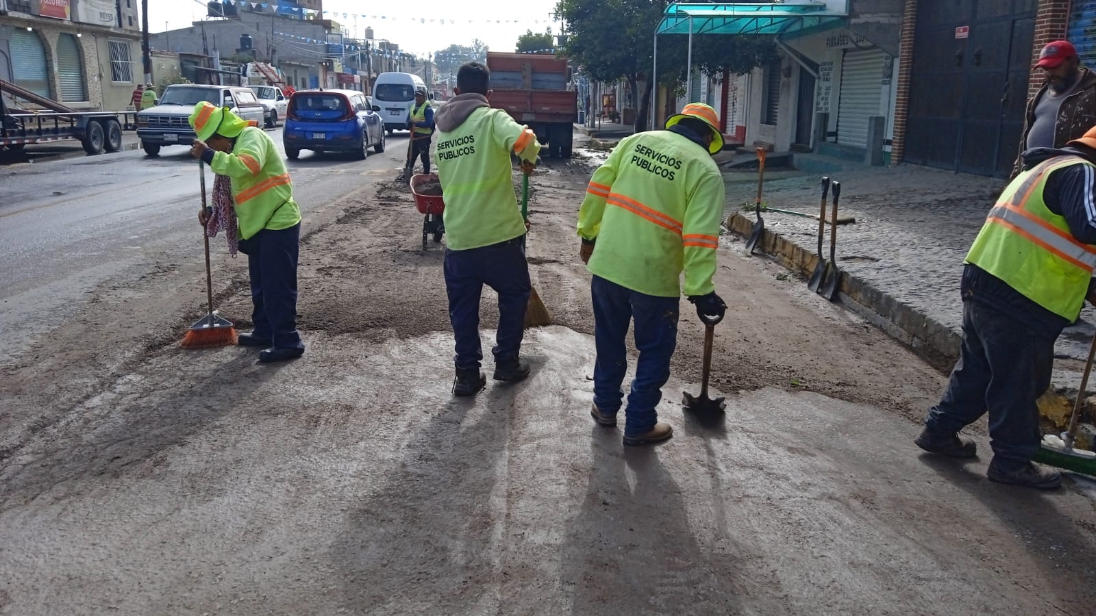 1693919666 638 Barrido general en banquetas guarniciones y sobre arroyos vehiculares incluye