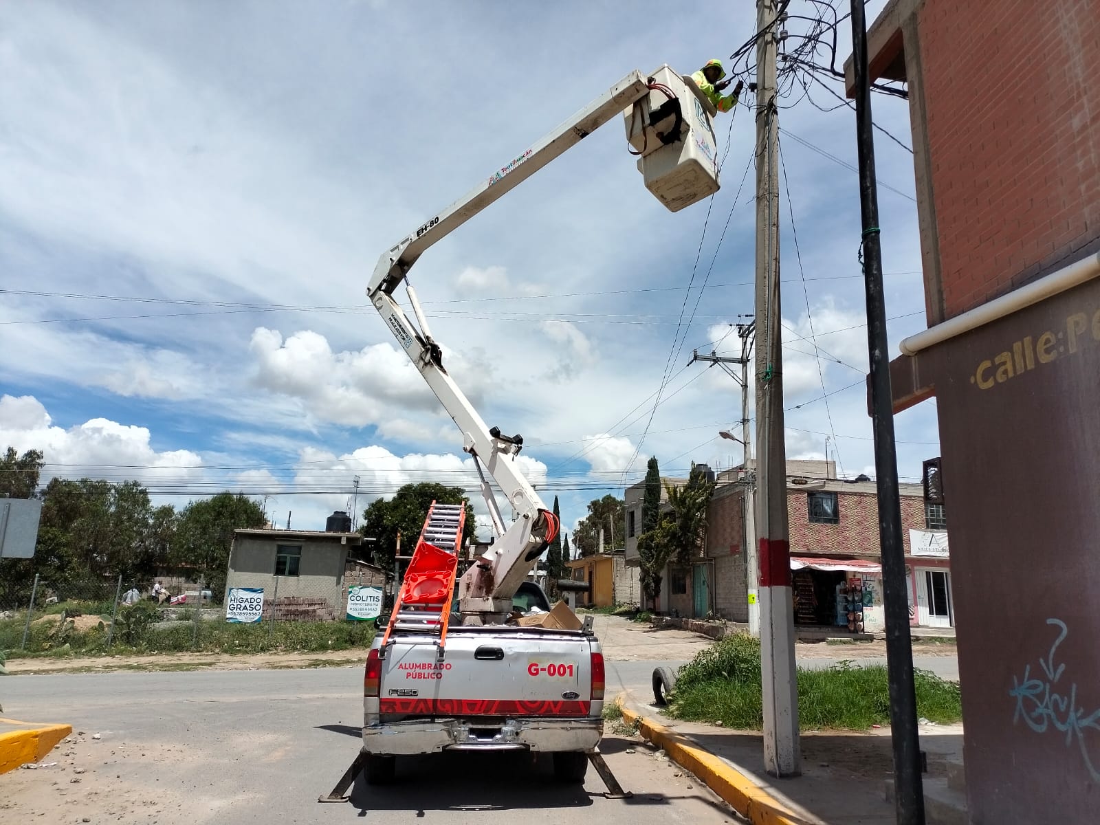 1693934219 782 En Maquixco y Palomar Maquixco 82 luminarias fueron revisadas reparadas