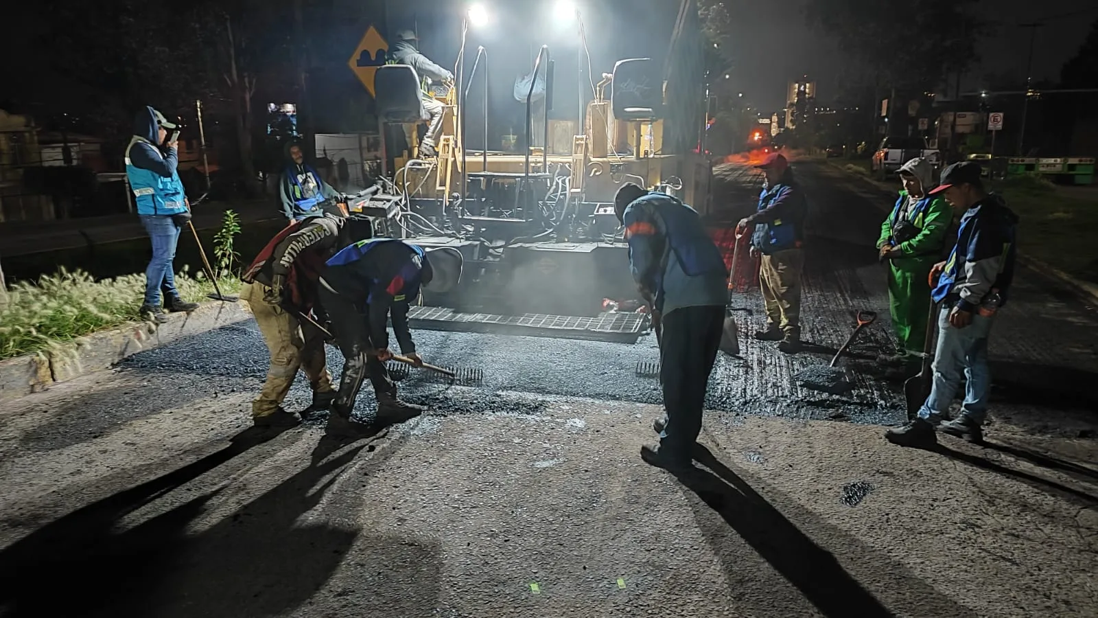 1694023505 Personal de ObrasPublicas realizaron trabajos de bacheo y rehabilitacion en jpg