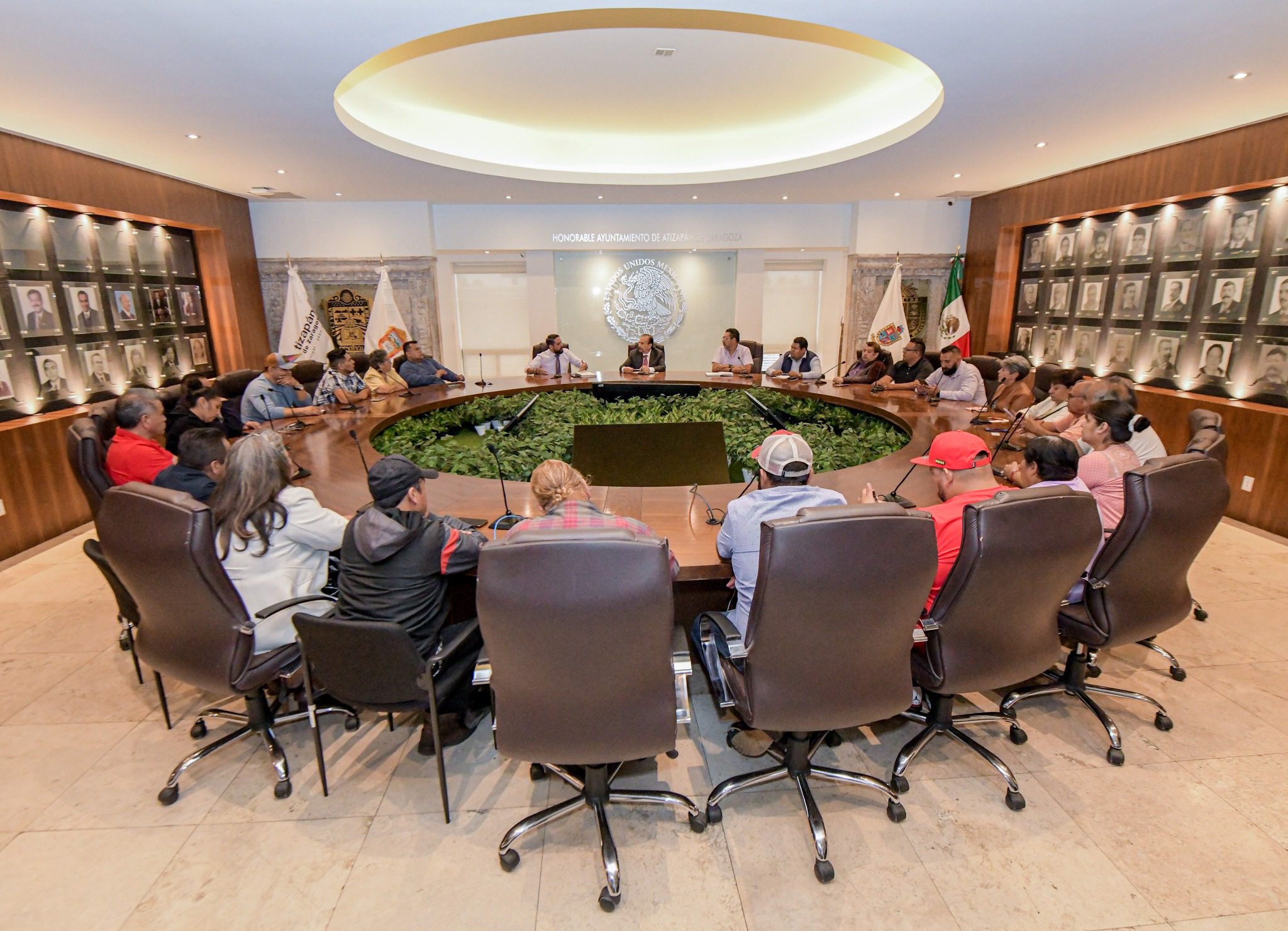 1694102868 373 En la Sala de Cabildo el Presidente Municipal Pedro Rodriguez