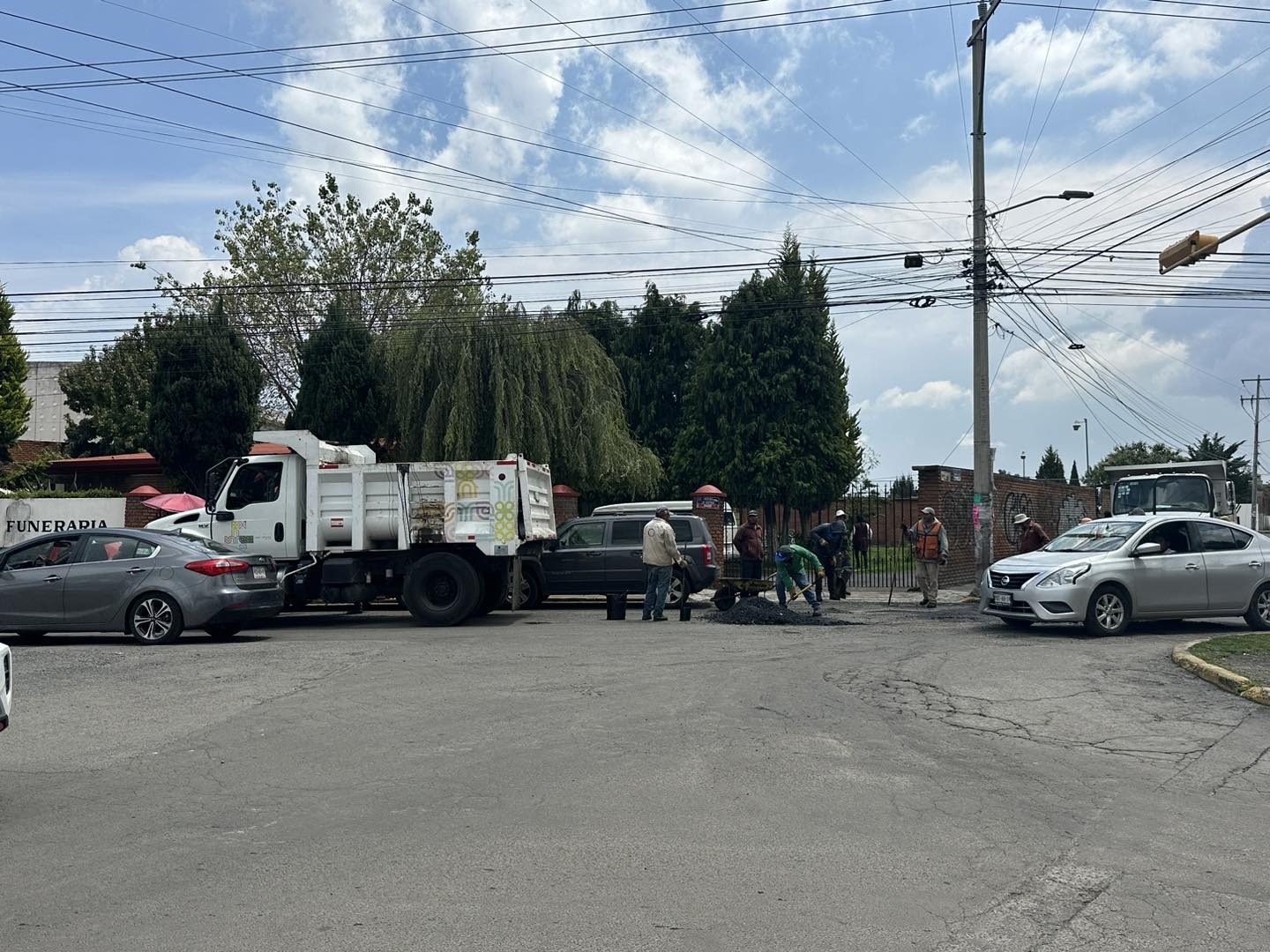 1694115572 467 Toma precauciones Estamos realizando trabajos de bacheo en Hacienda La