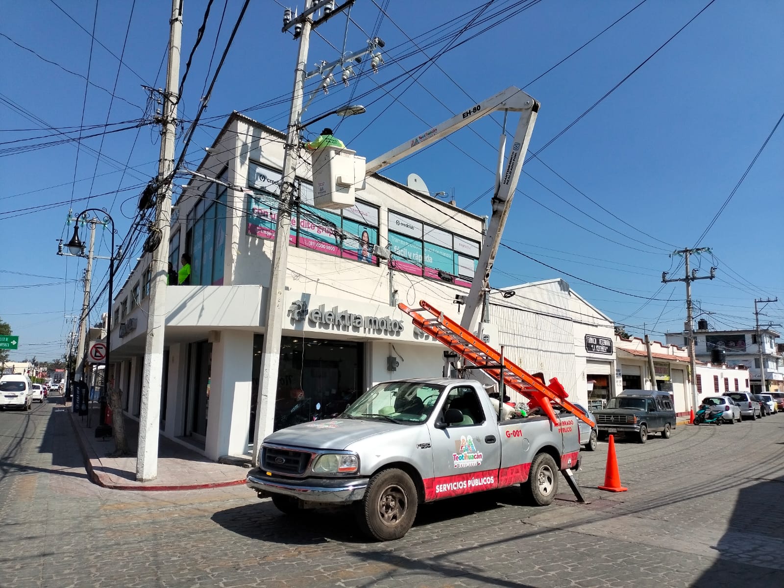 1694121880 939 Personal de Alumbrado Publico reviso reparo yo sustituyo 101 luminarias