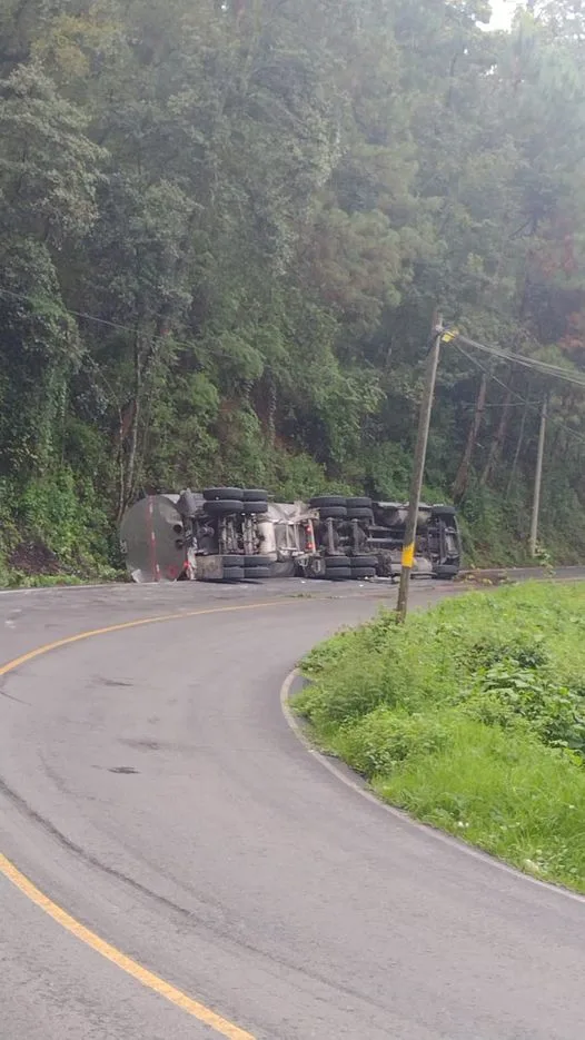 1694176005 IMPORTANTE Informamos a la ciudadania que una pipa que transportaba jpg