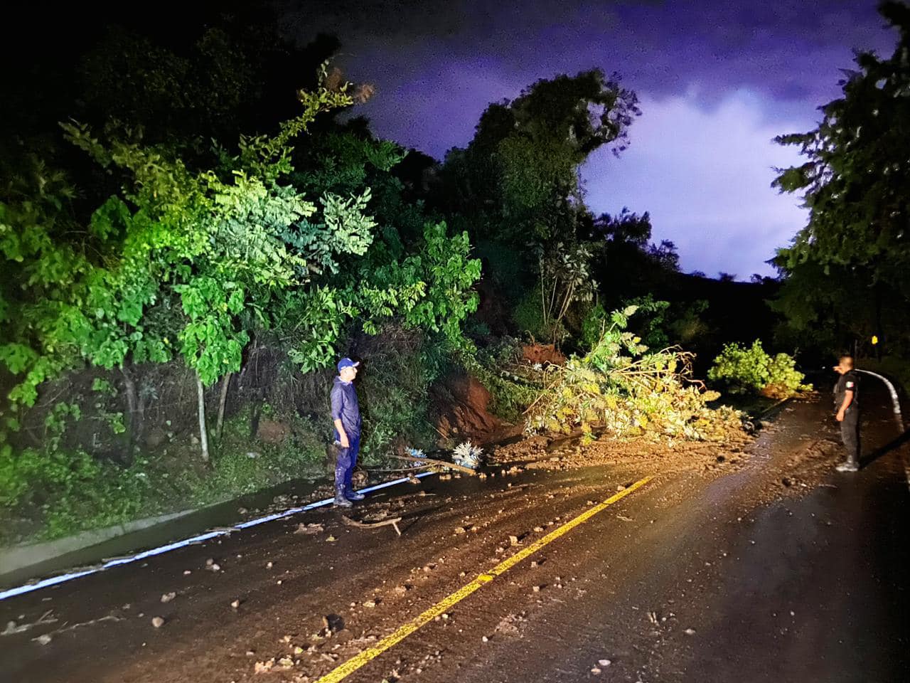 1694176267 635 Seguridad publica implementa operativo por lluvias La carretera que conduc