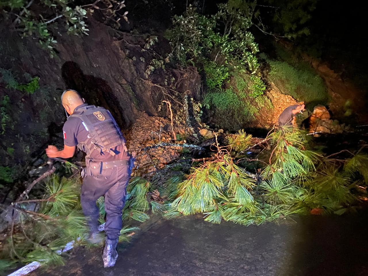 1694176299 Seguridad publica implementa operativo por lluvias La carretera que conduc