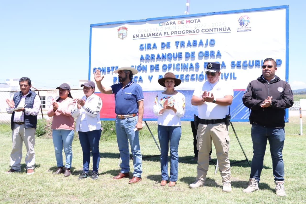 1694354805 936 Cumpliendo un compromiso mas de campana el Presidente Municipal Profr