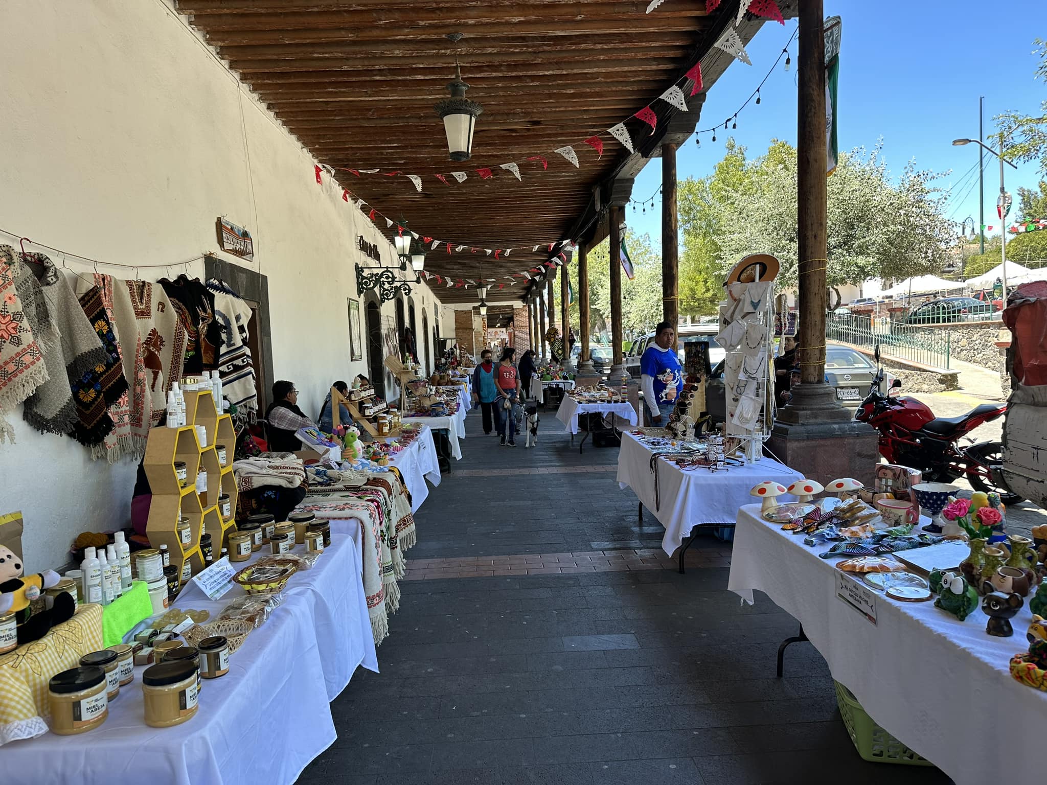 1694375617 546 Visita el Corredor Artesanal en los Portales de la Cabecera