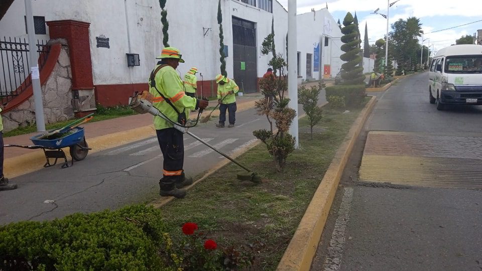 1694381664 920 Trabajando en la Plaza Porfirio Diaz de la cabecera municipal