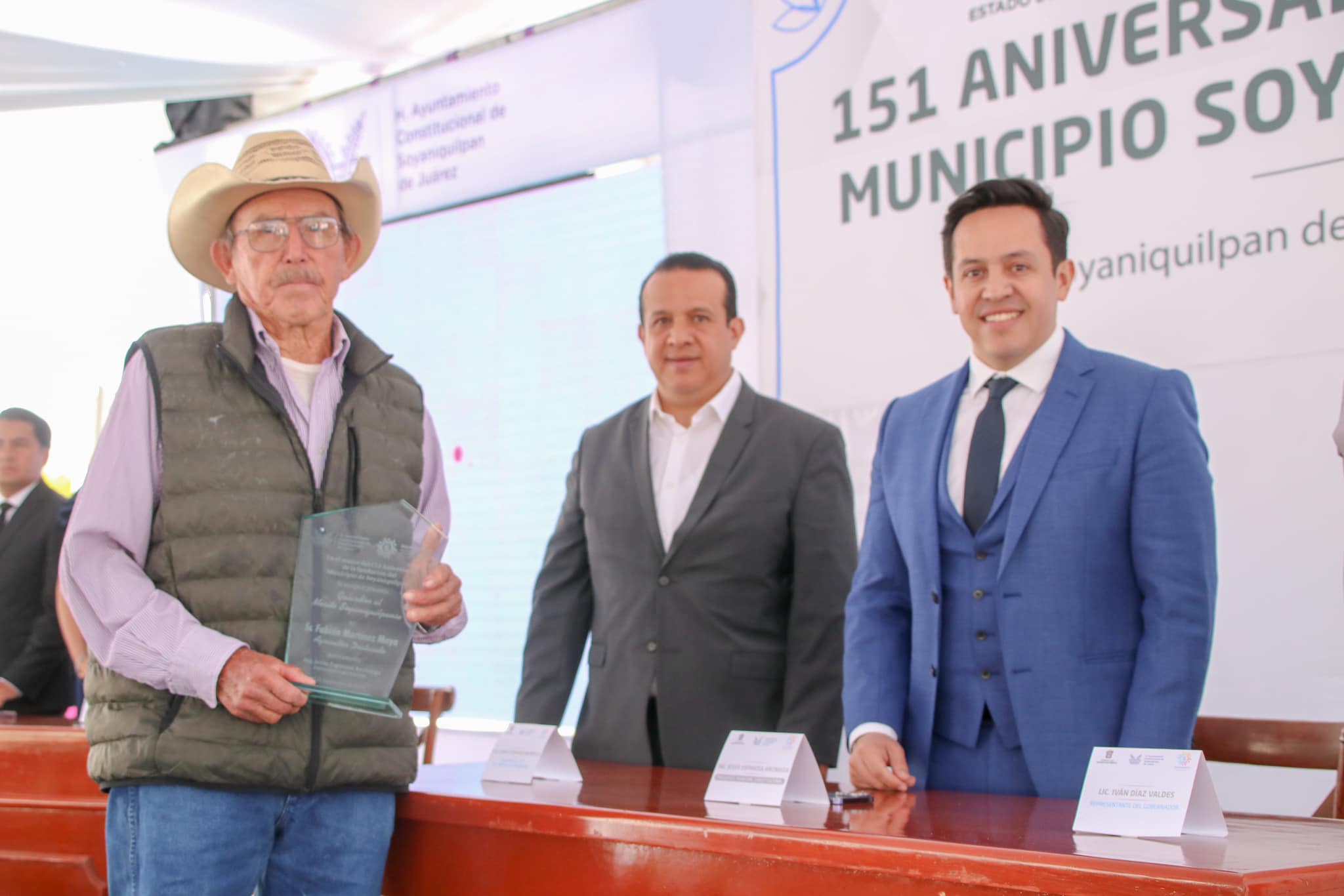 1694451171 555 ¡Felicidades a los Galardonados al Merito Soyaniquilpense Profesor Destacado