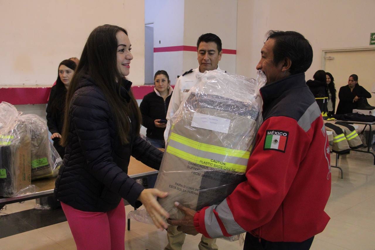 1694460141 642 Entrega de uniformes al personal de ProteccionCivil Amecameca