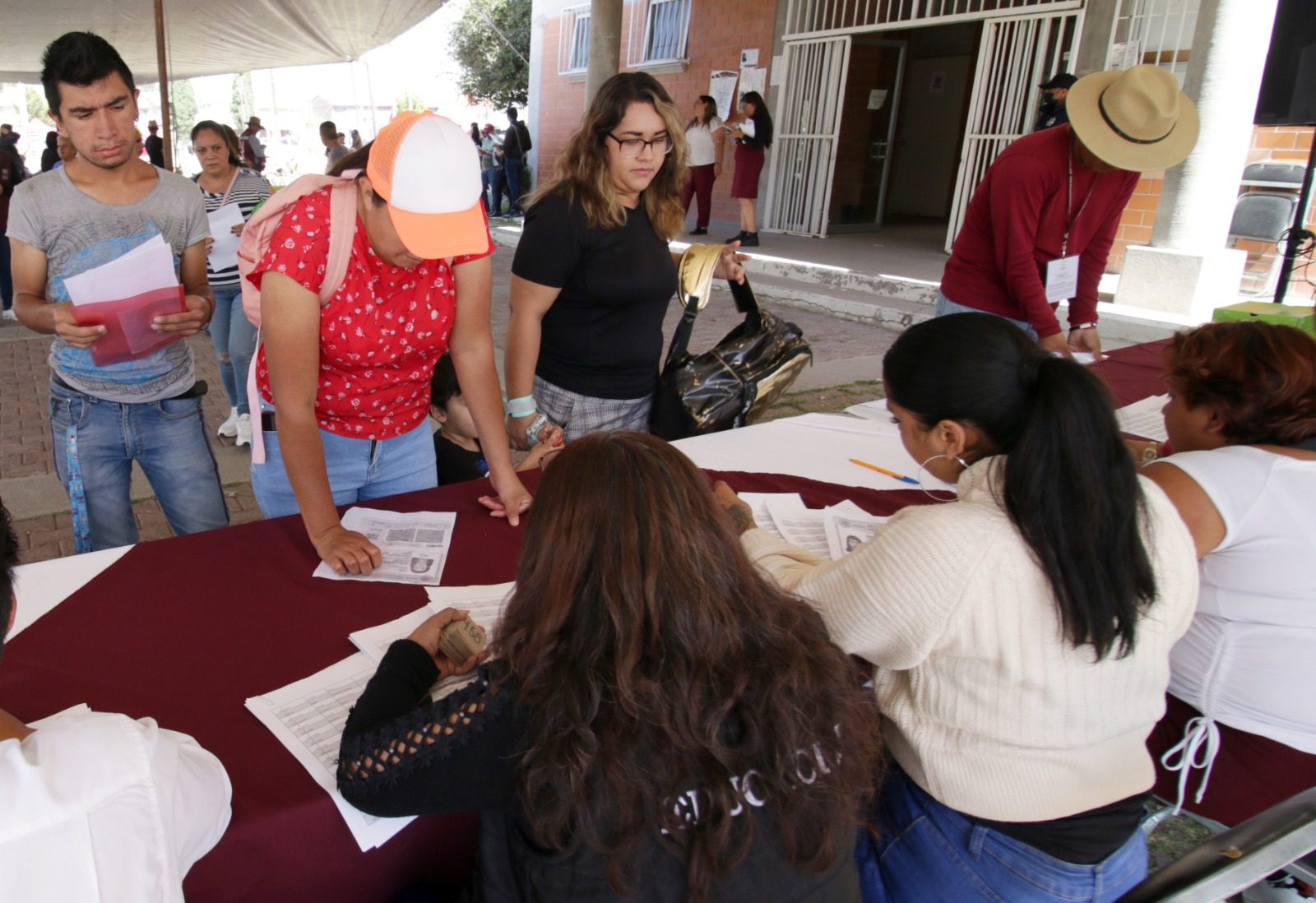 1694460332 462 Hoy entregamos el programa Sembrando Bienestar en las oficinas administrativa