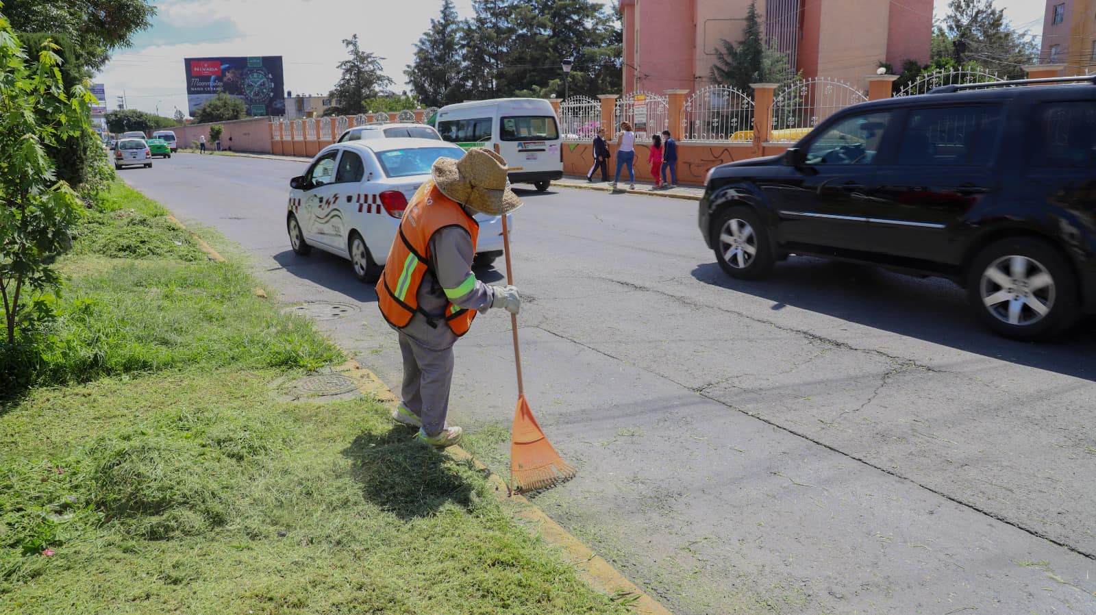 1694463219 353 Continuamos con los trabajos de embellecimiento poda y barrido de