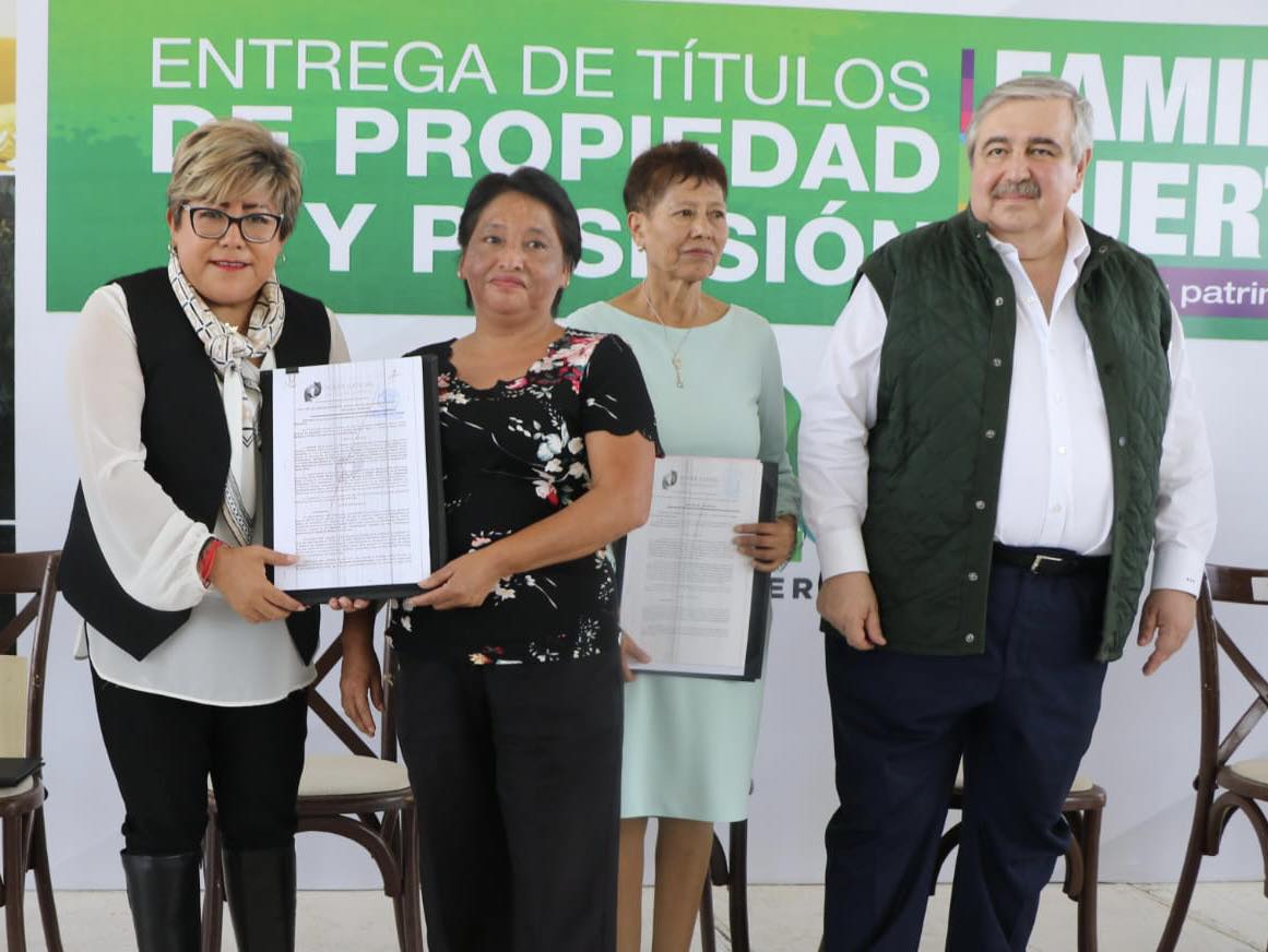 1694553132 522 CERCANIA La Presidenta Municipal Cristina Gonzalez Cruz en compania