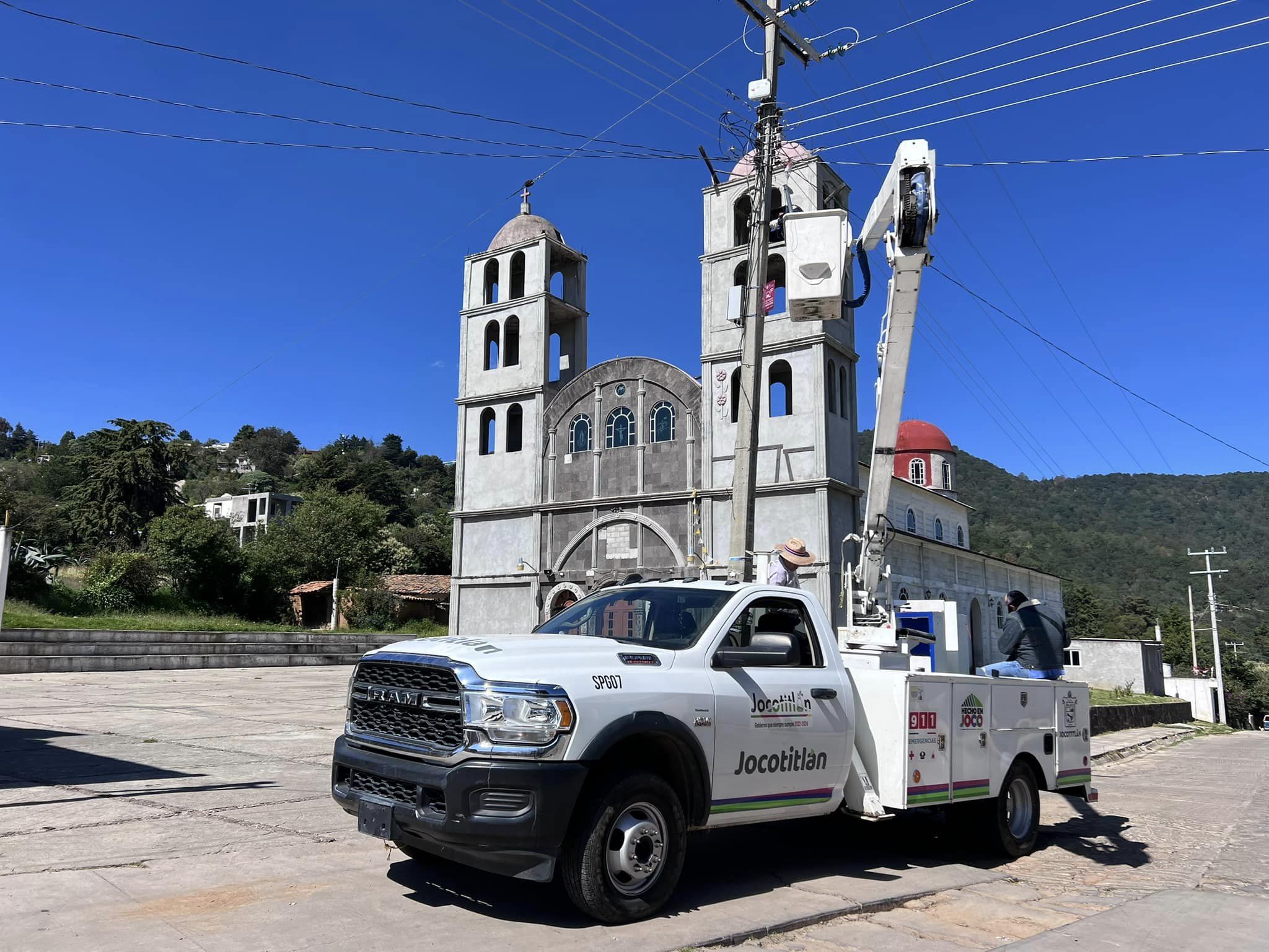 1694555913 998 Hoy continuamos Alumbrando Jocotitlan donde recorrimos las Comunidades de Santi