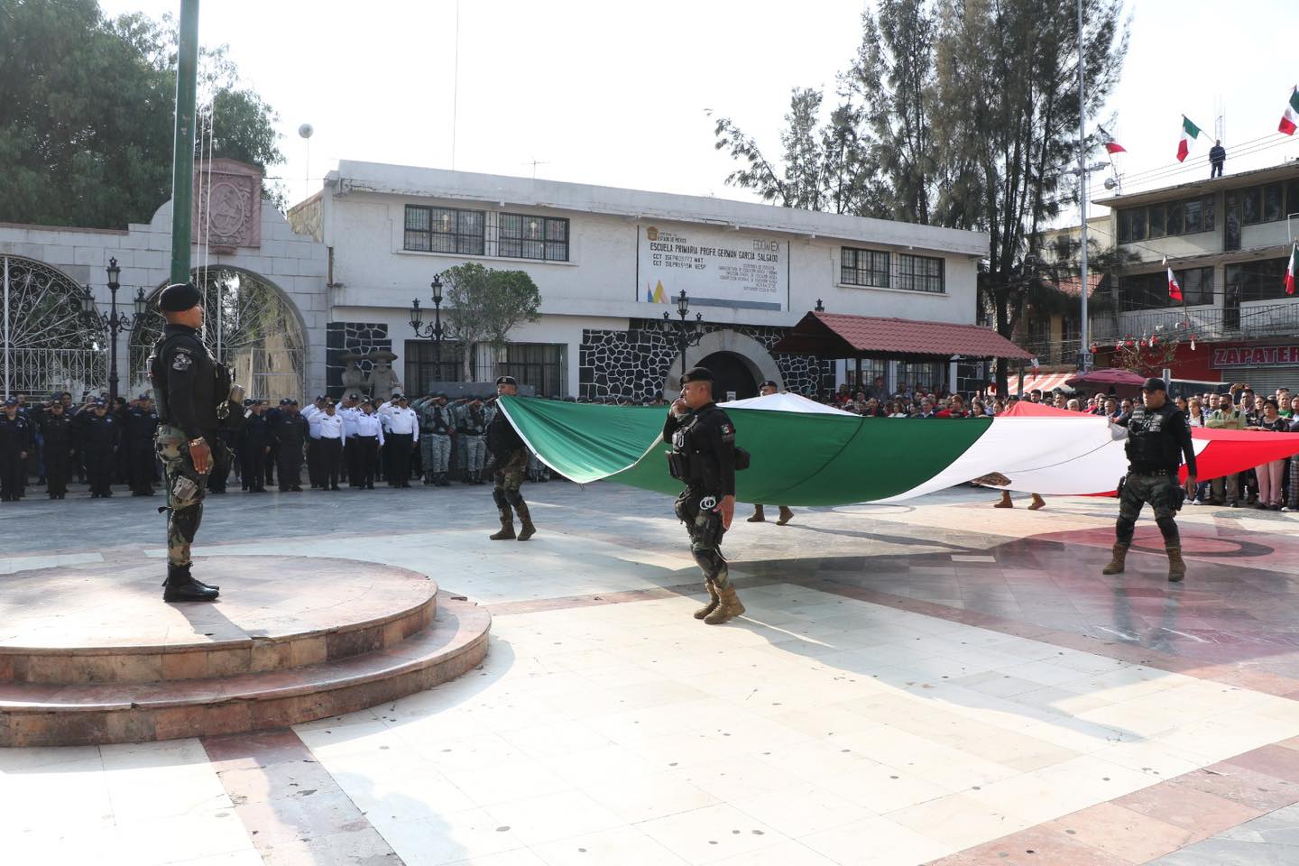 1694625073 680 IDENTIDAD Se realizaron los Honores a la Bandera en