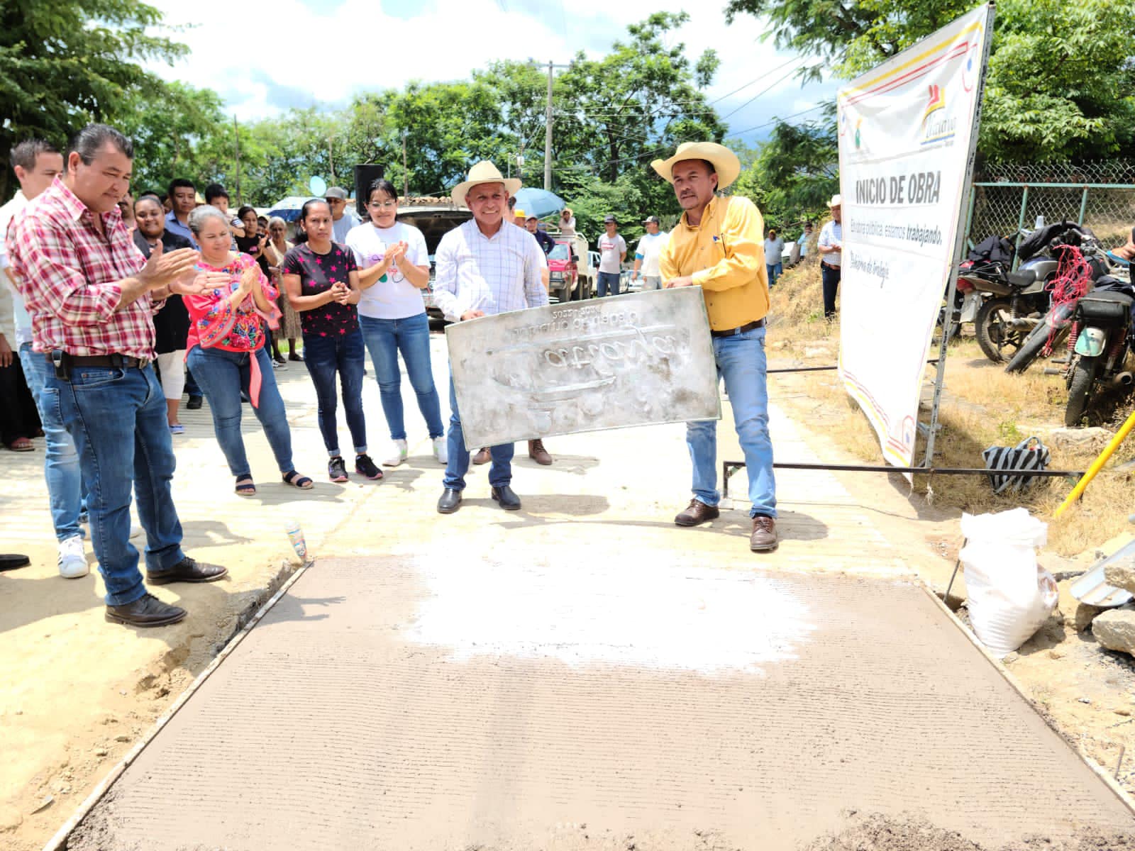 1694638117 896 Arrancamos la pavimentacion de carretera en Santa Maria rumbo a