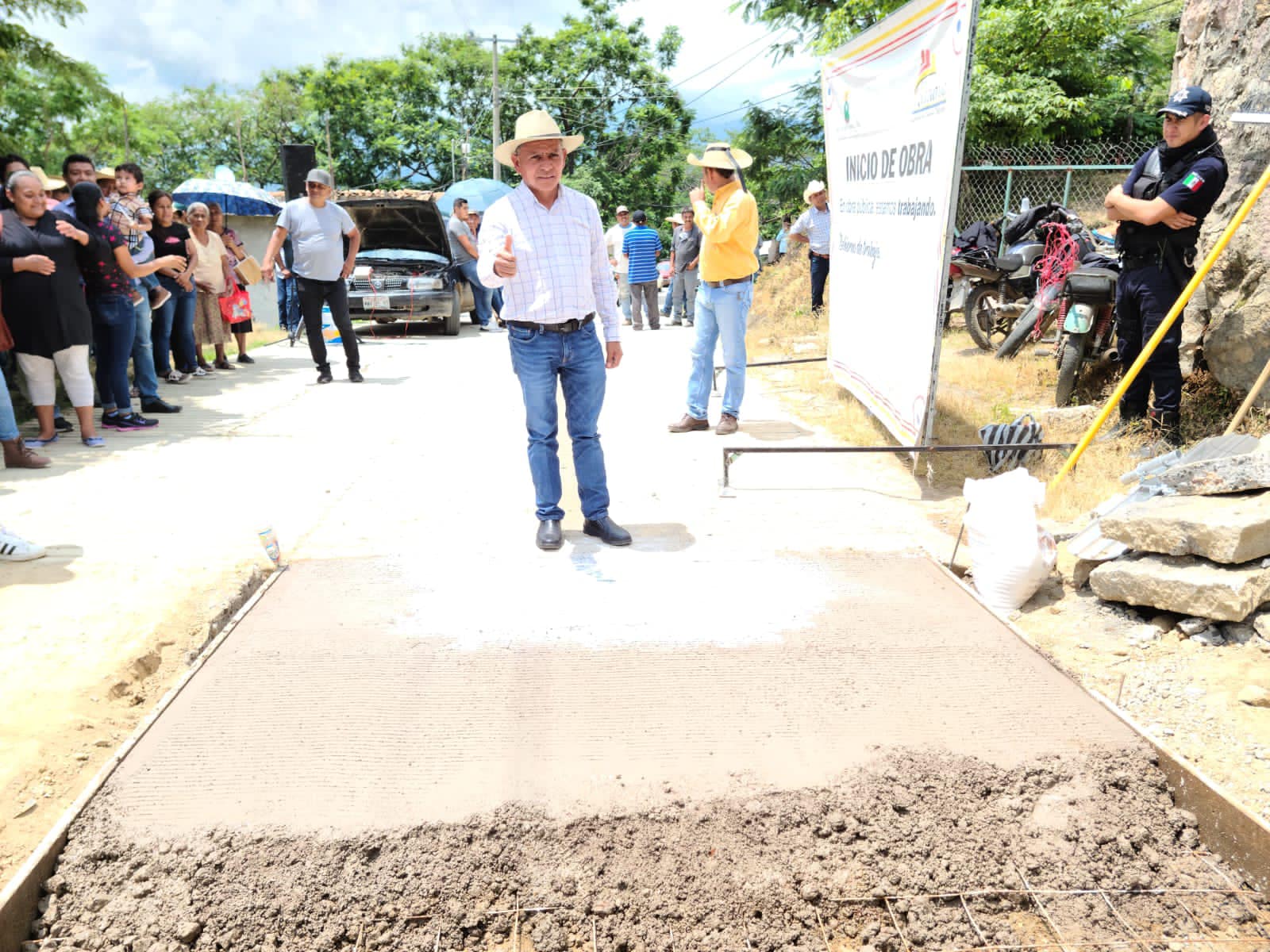 1694638121 881 Arrancamos la pavimentacion de carretera en Santa Maria rumbo a