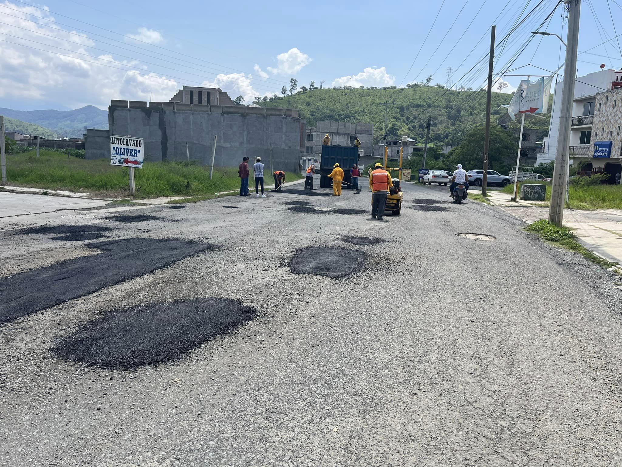 1694645881 333 Seguimos con el bacheo de vialidades y carreteras hoy toco