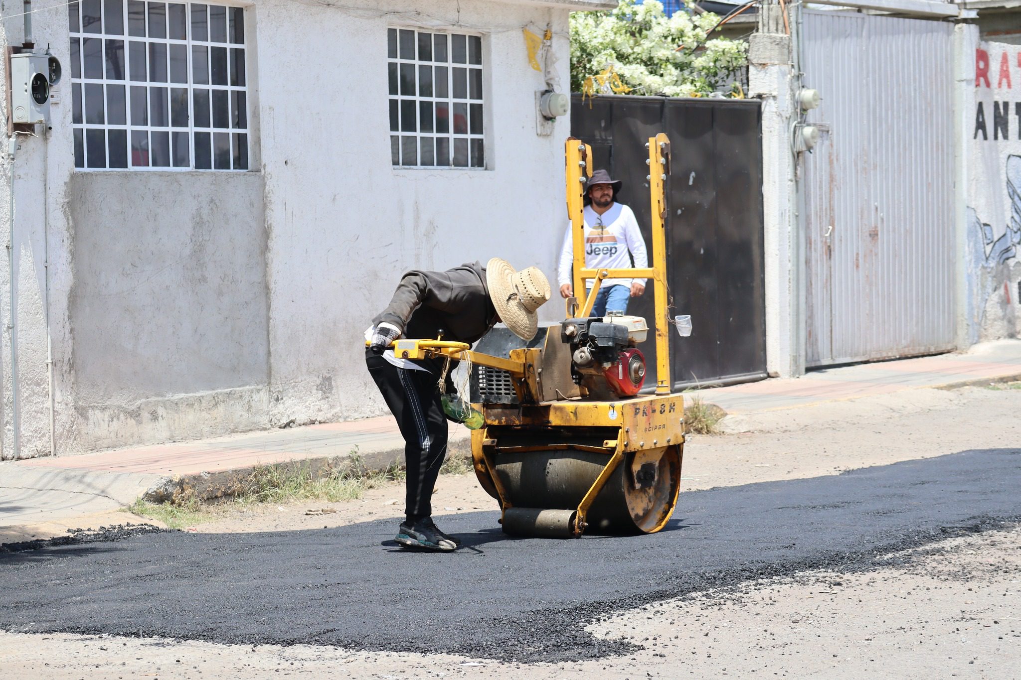 1694728128 739 Hoy estamos realizando trabajos de bacheo en la Comunidad de