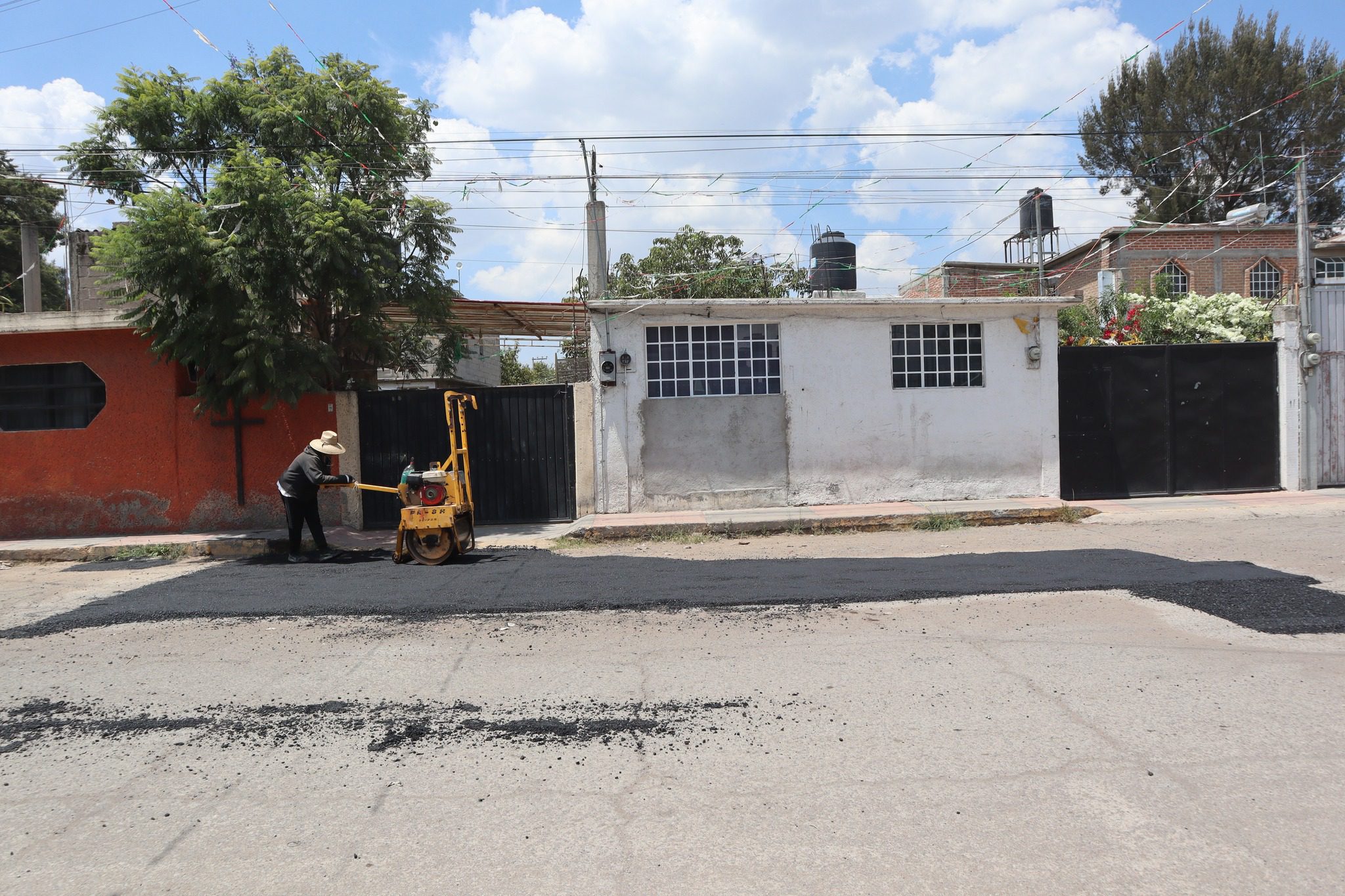 1694728133 487 Hoy estamos realizando trabajos de bacheo en la Comunidad de