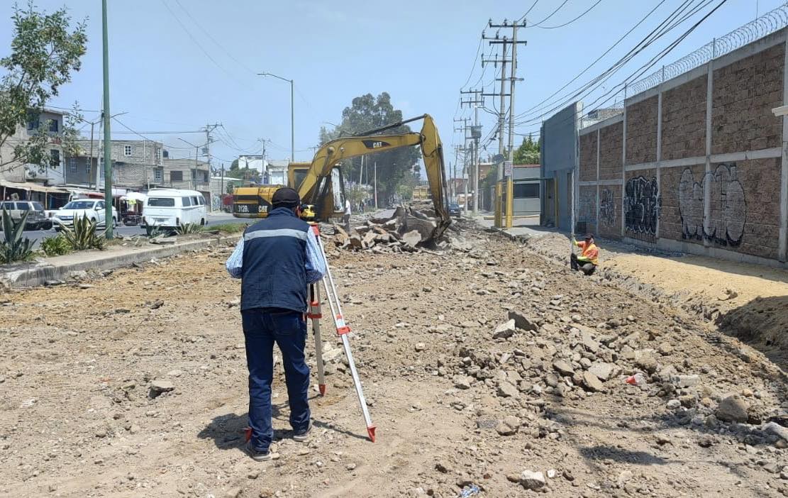 1694733406 INFRAESTRUCTURA Continuan los trabajos de pavimentacion de la avenida