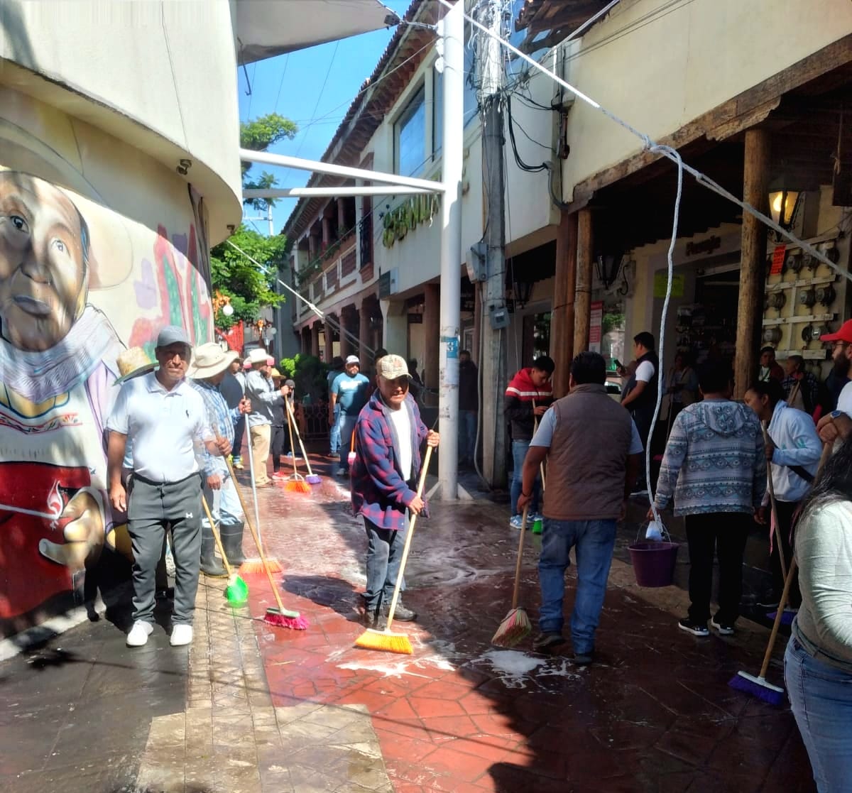 1694782618 424 El dia de hoy servidores publicos y comerciantes nos dimos