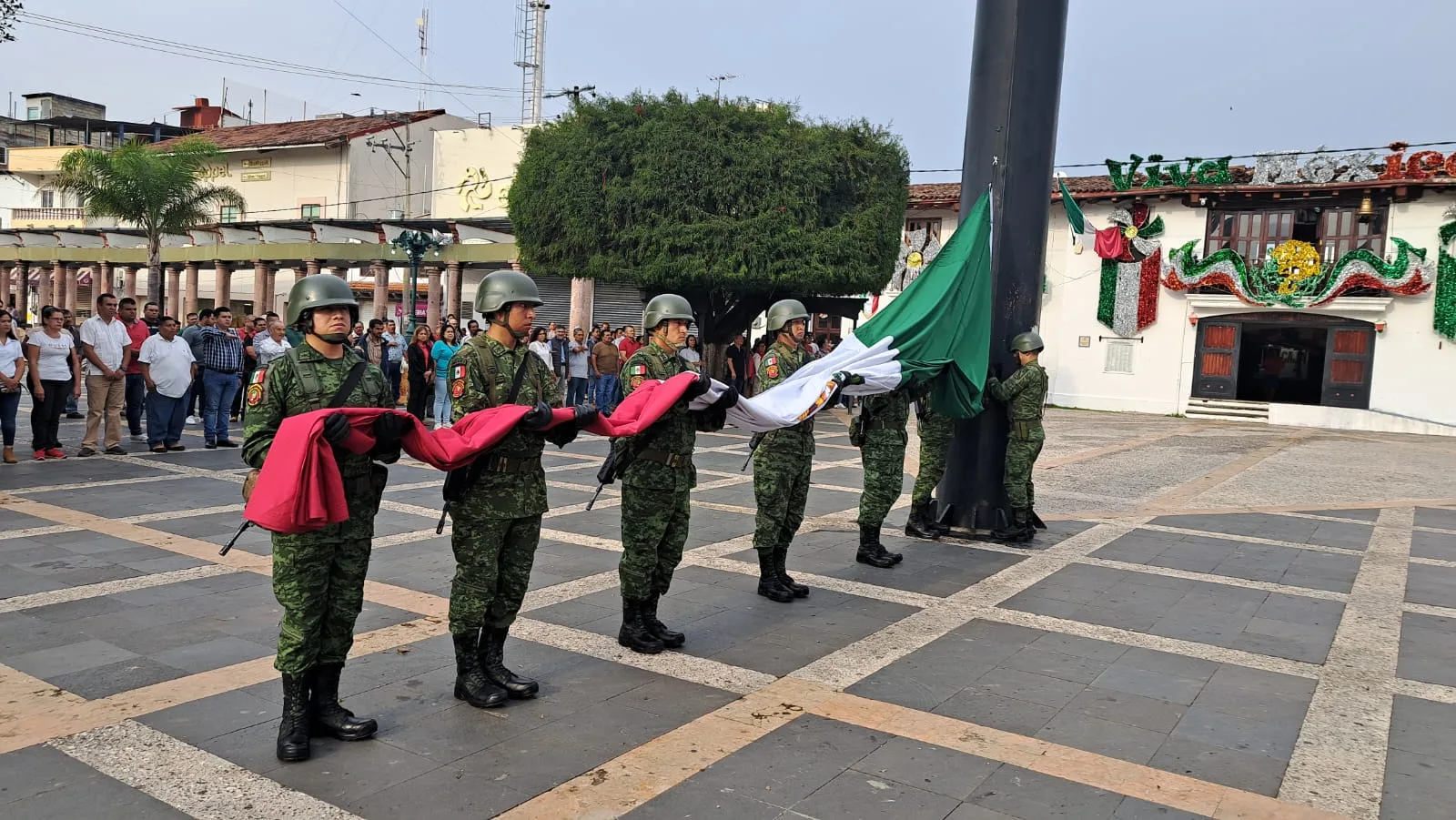 1694789731 Acompanado de integrantes del Cabildo Directores y Servidores publicos que jpg