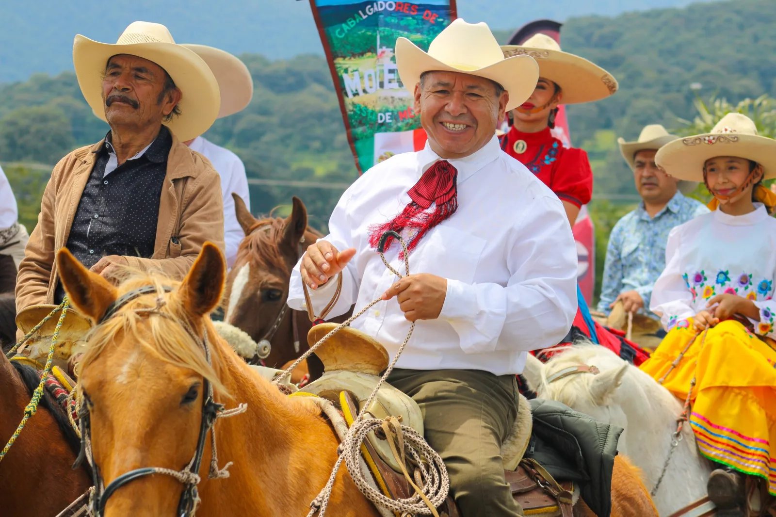 1694819610 Gracias al Grupo de Cabalgadores de Morelos por mantener y scaled