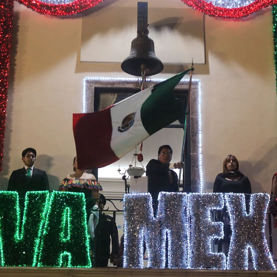 1694871307 Ante decenas de tenanguenses congregados en la Plaza de la jpg