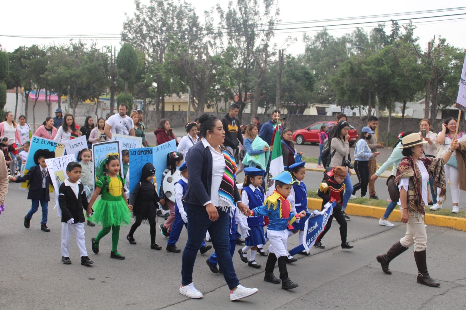 1694902613 903 Asi se vivio el Desfile Civico Conmemorativo del 213 Aniversario