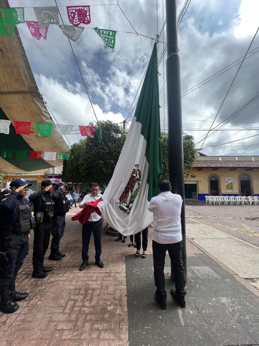 1694903500 439 Conmemoramos el 213 aniversario de la independencia realizando honores a