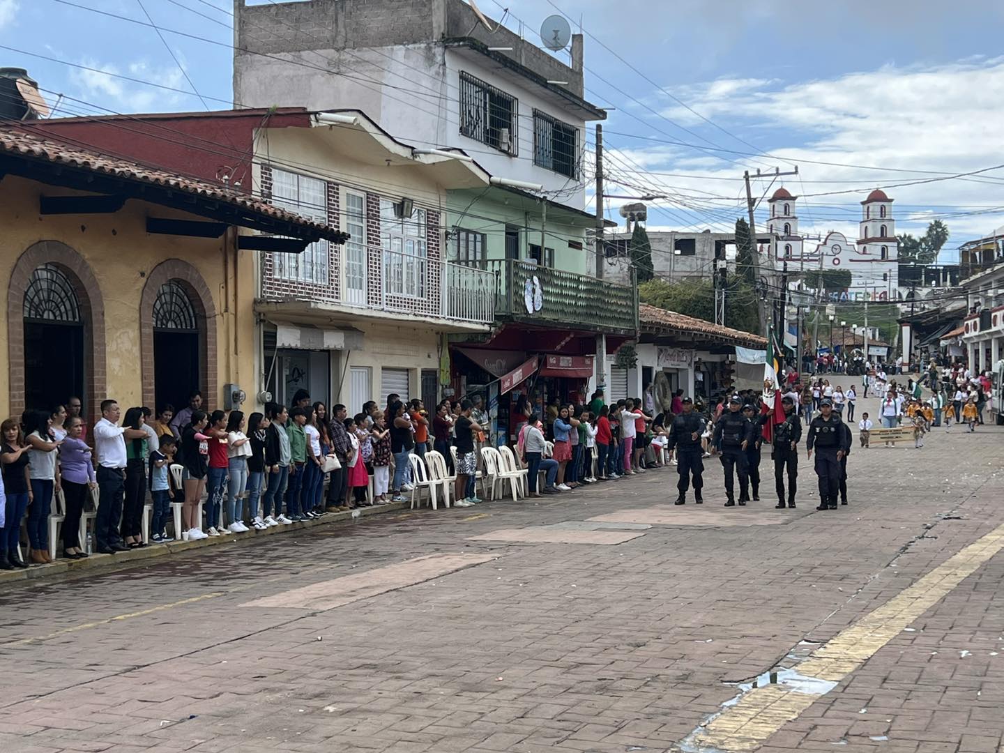 1694903513 818 Conmemoramos el 213 aniversario de la independencia realizando honores a