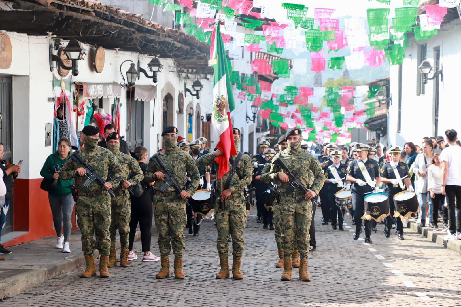 1694954547 826 Llevamos a cabo el Desfile Civico con motivo del 213