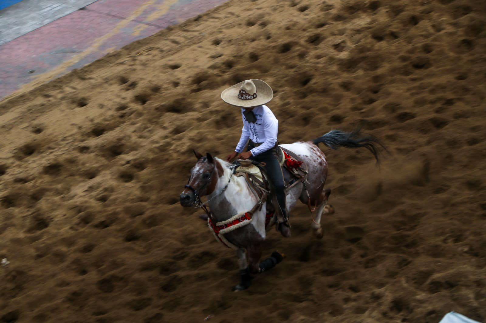 1694956444 972 Con el tradicional espectaculo de la Carrera de Cintas cerramos