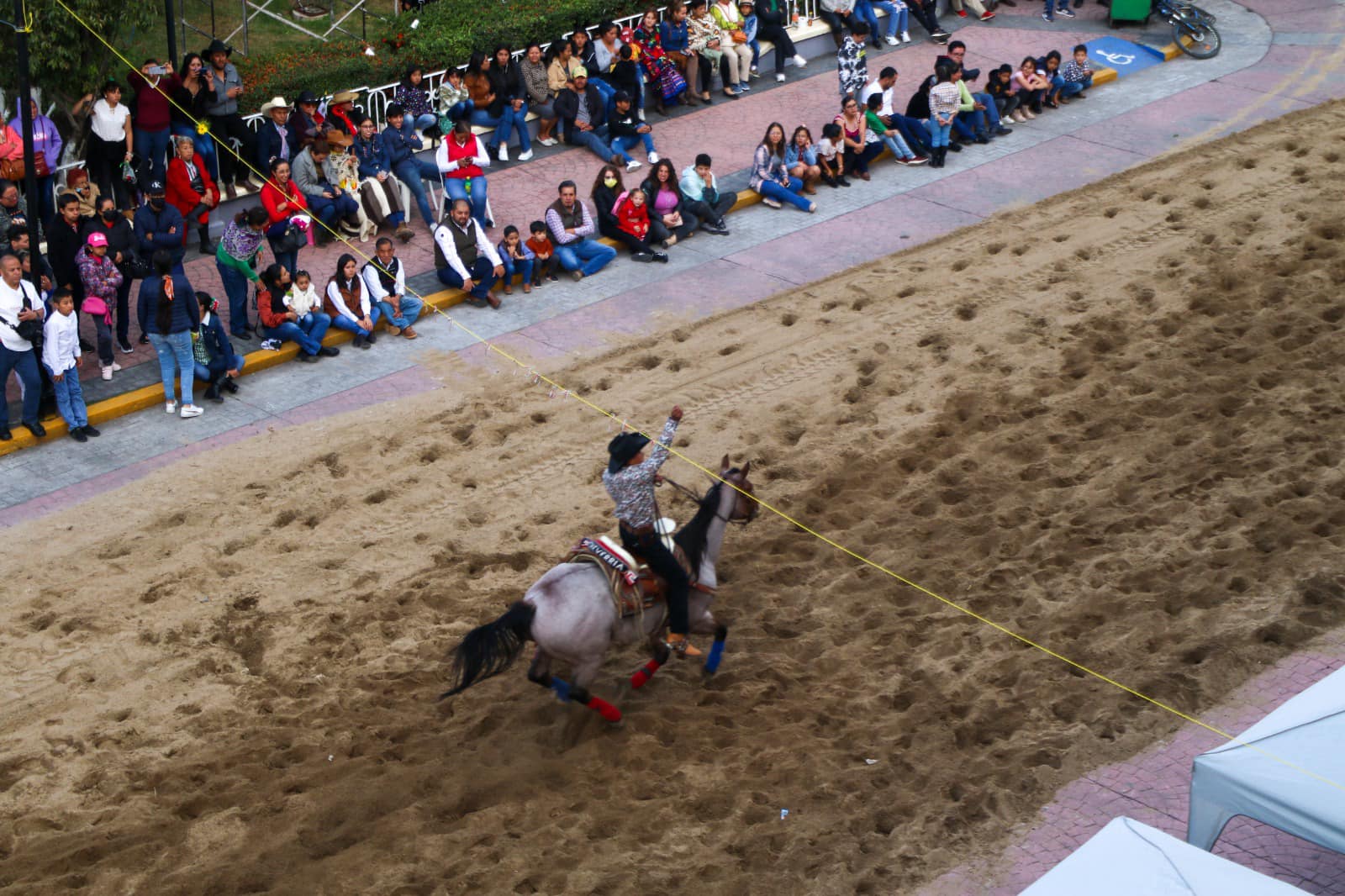 1694956449 42 Con el tradicional espectaculo de la Carrera de Cintas cerramos