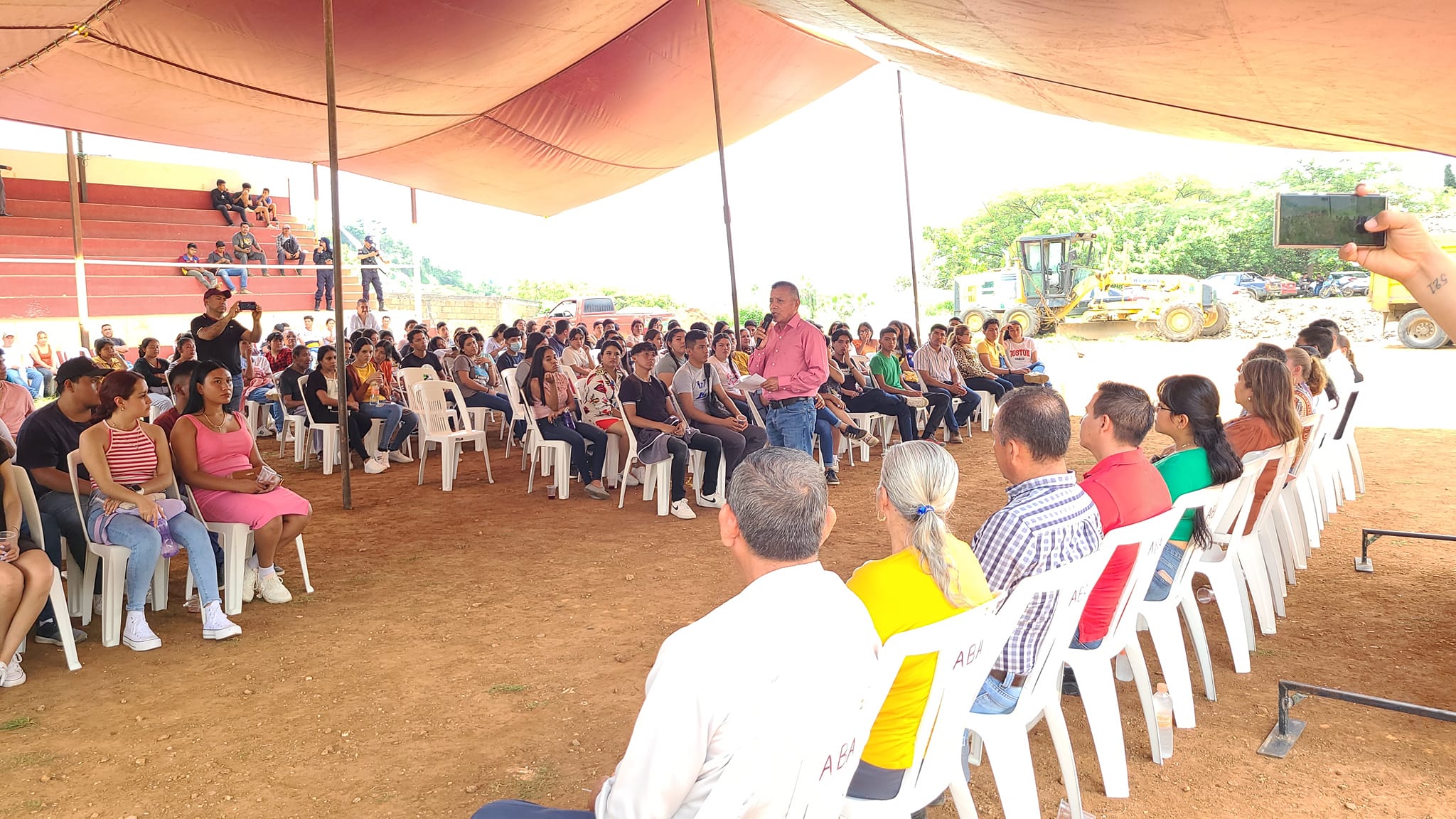 1695077510 822 Arrancamos la construccion de cancha de futbol en Santa Ana