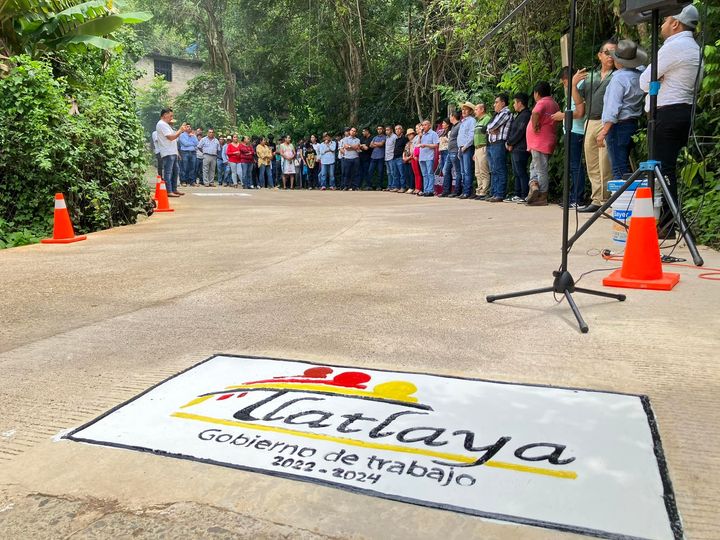 1695164173 Realizamos la entrega de concreto y alcantarillado en Coatepec