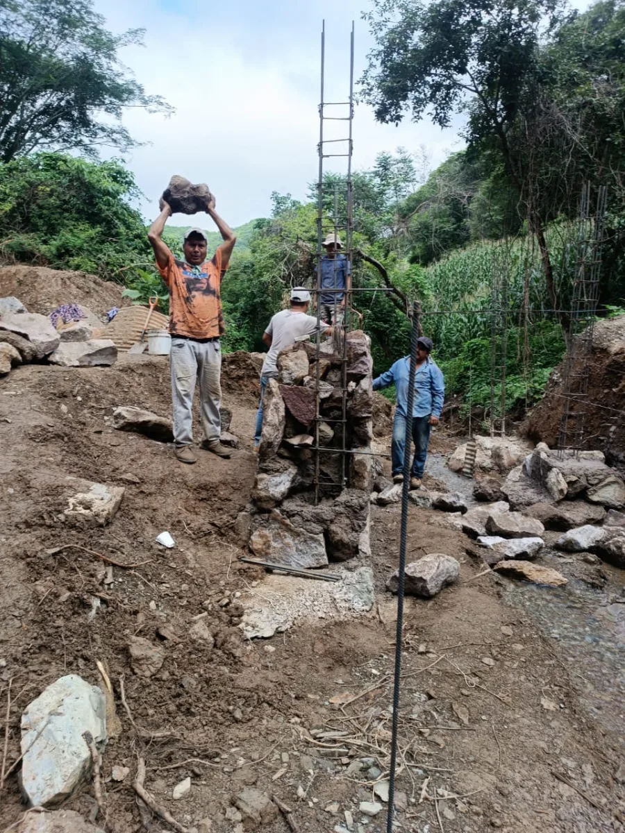 1695303897 625 Estamos construyendo Puente vehicular en la comunidad de Plan de