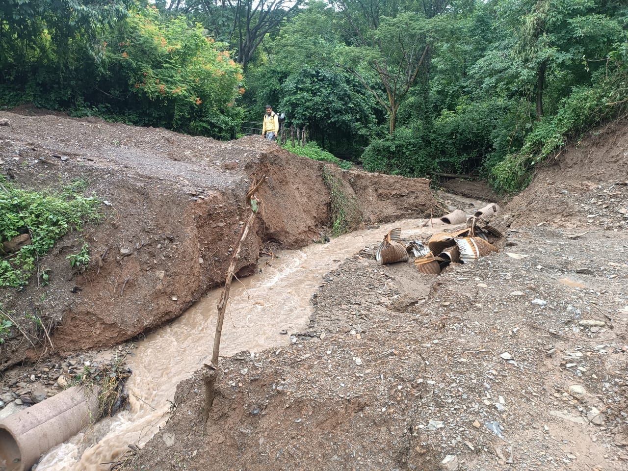 1695303901 514 Estamos construyendo Puente vehicular en la comunidad de Plan de