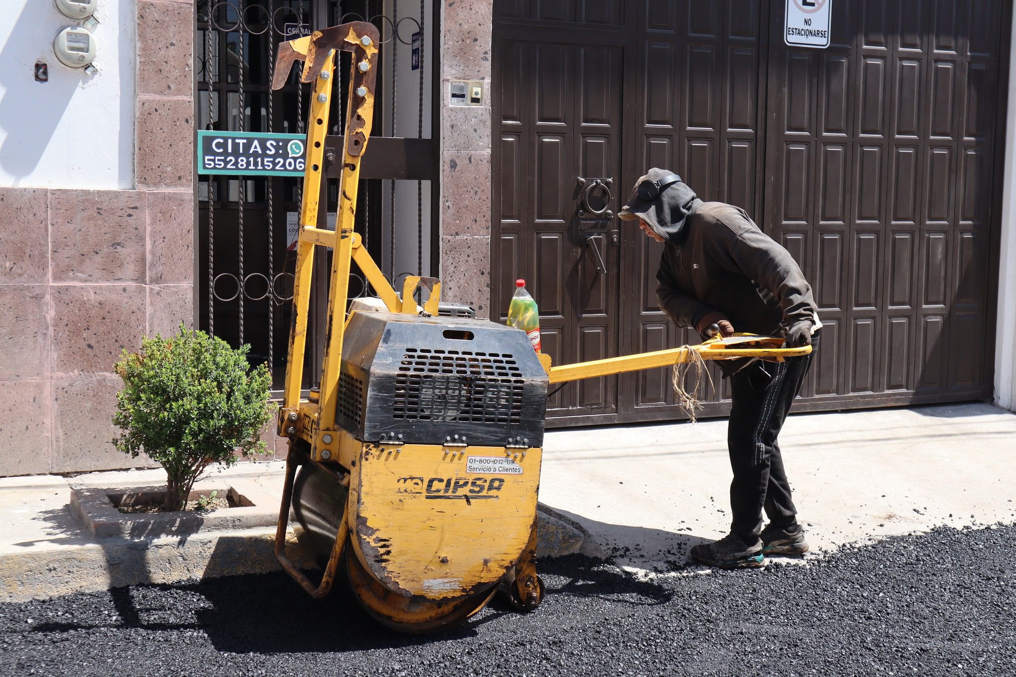 1695329648 854 Esta tarde estamos realizando trabajos de Bacheo en Calle Barranquilla