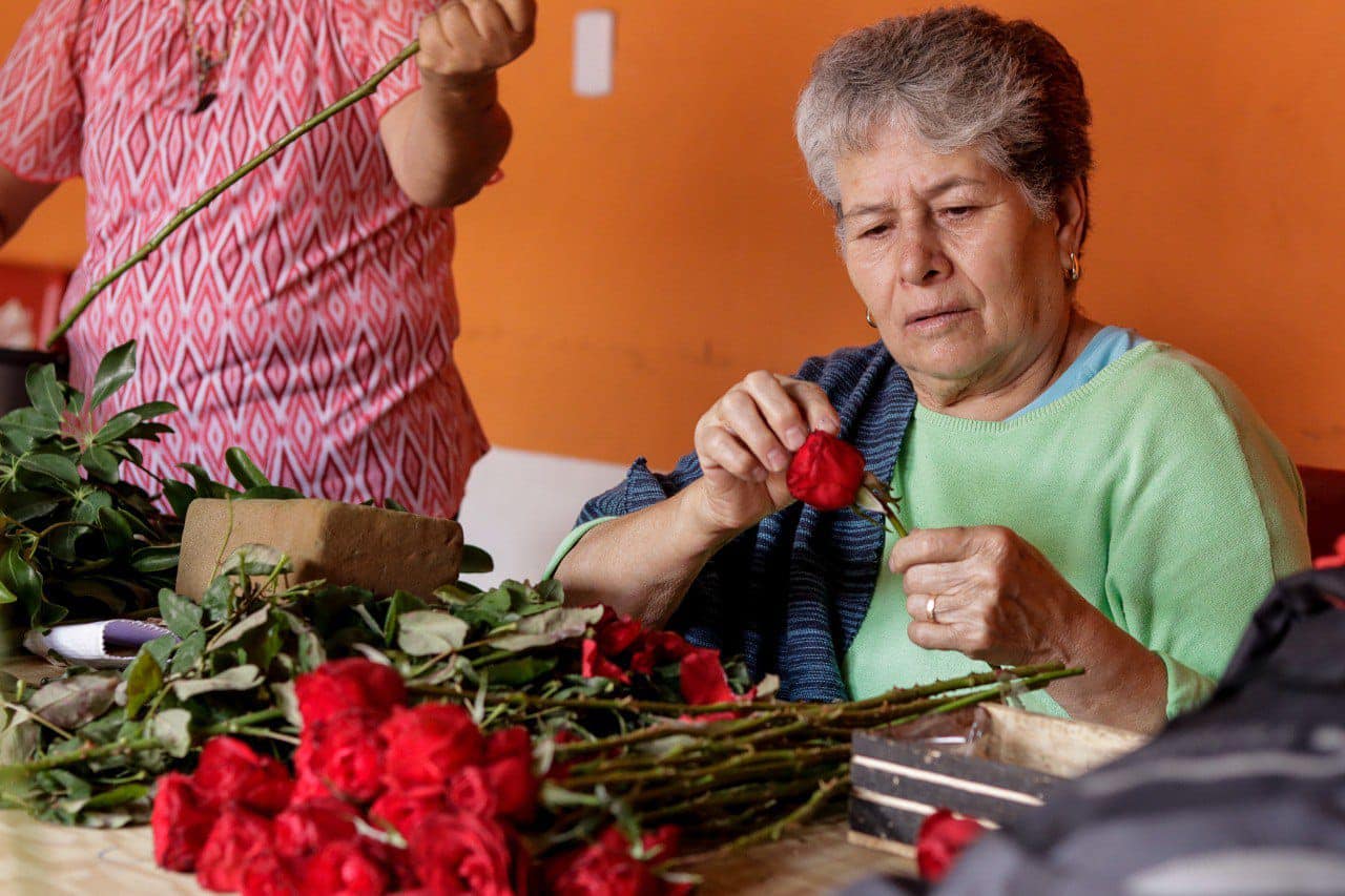 1695331497 553 La DireccionDeLasMujeres impartio el curso Decoracion de Eventos ensenando a